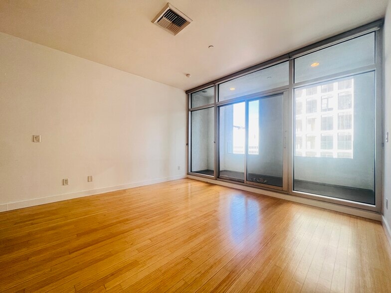 Building Photo - 3810 Wilshire Blvd