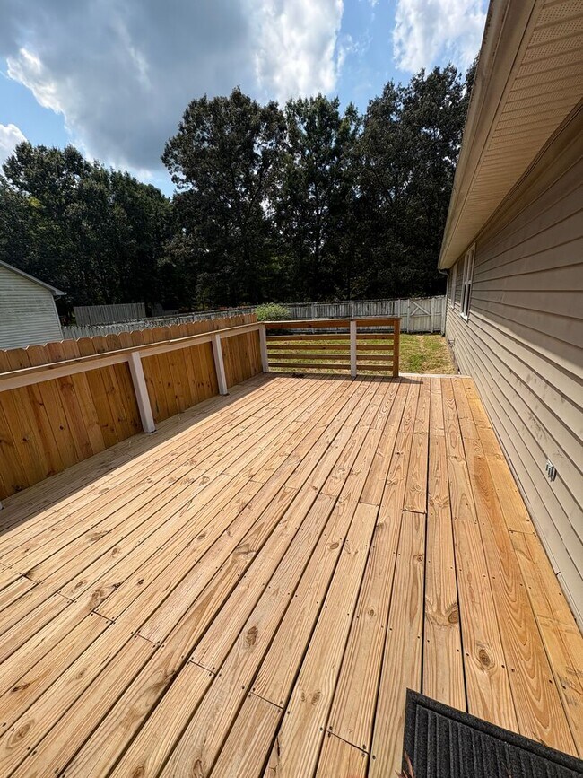 Building Photo - 671 Circle Dr