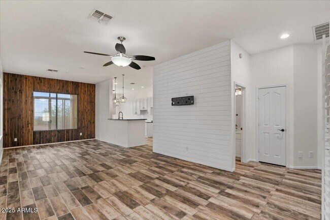 Building Photo - 4615 E Prickly Pear Trail