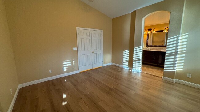 Building Photo - Freshly Updated 3BD Home, Island Kitchen &...