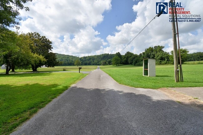 Building Photo - 182 Riverbend Dr