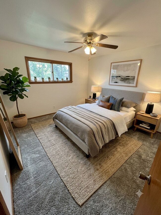 Building Photo - Charming & Bright 2-Bedroom Apartment in Milwaukee's Fairview Neighborhood!