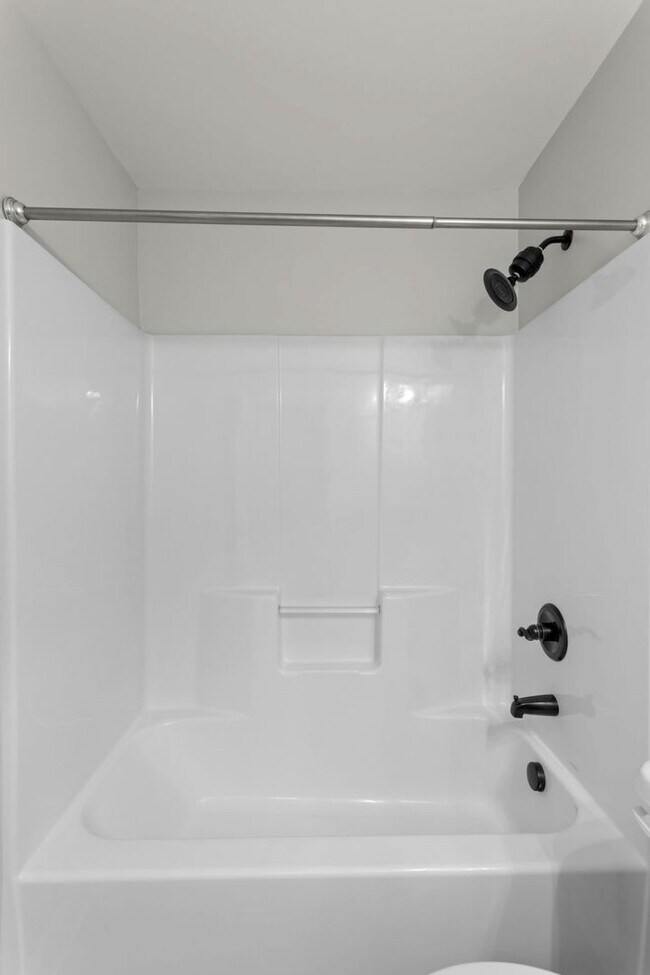 Building Photo - 3BR Home with Bonus Loft & Spa-Inspired Pr...