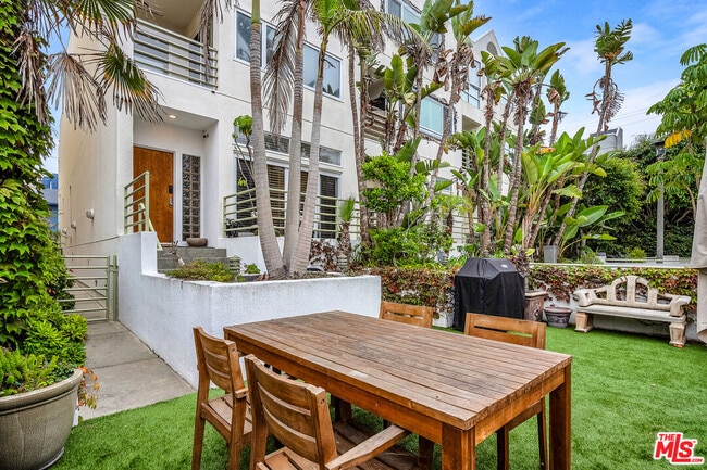 Building Photo - 20 Voyage St