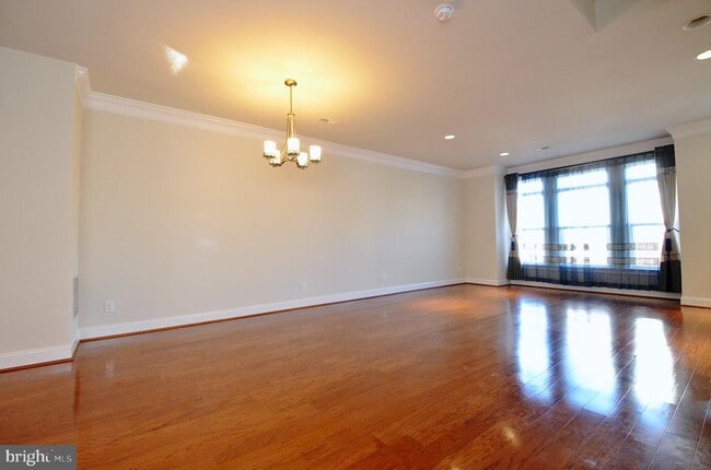 Building Photo - 3053 Waterloo Ln