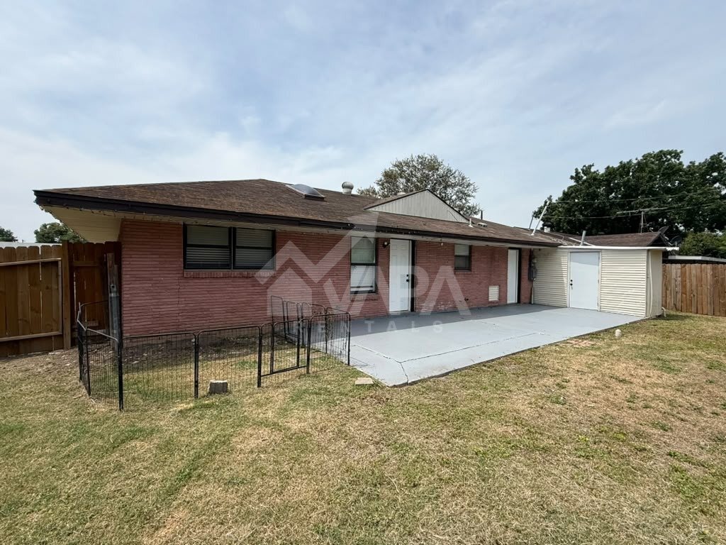 Building Photo - 4907 Stoneleigh Dr