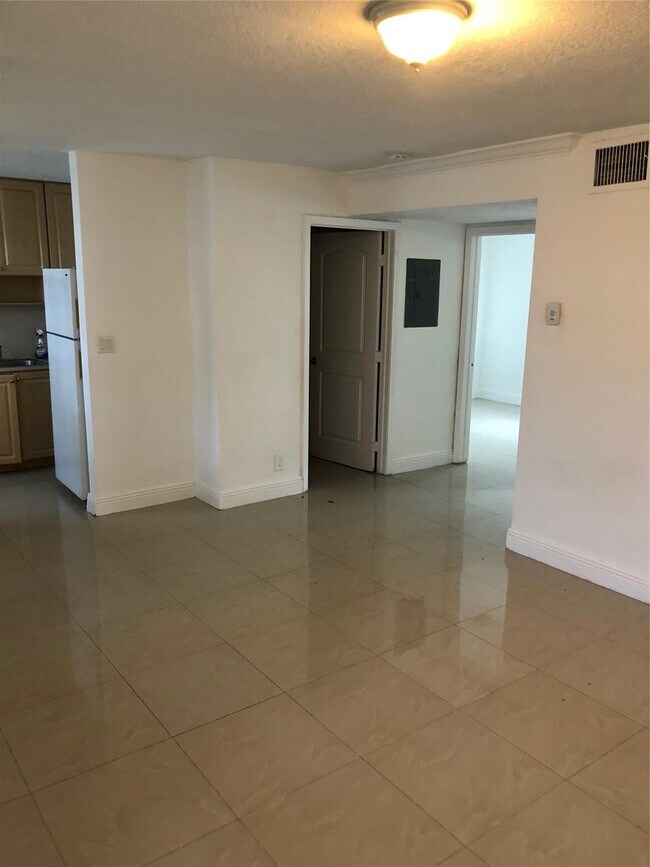 Building Photo - 110 SE 2nd St