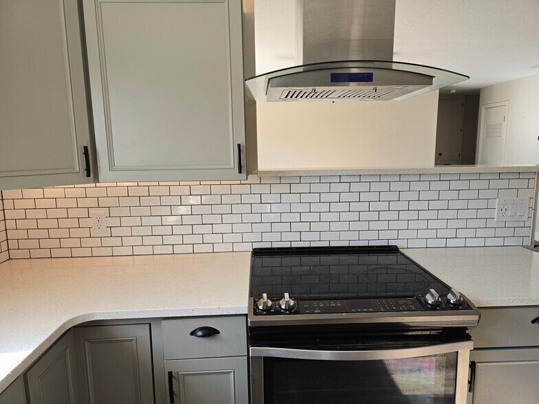 Kitchen - 389 N Donlee Dr