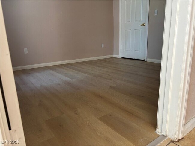 Building Photo - 8000 W Badura Ave