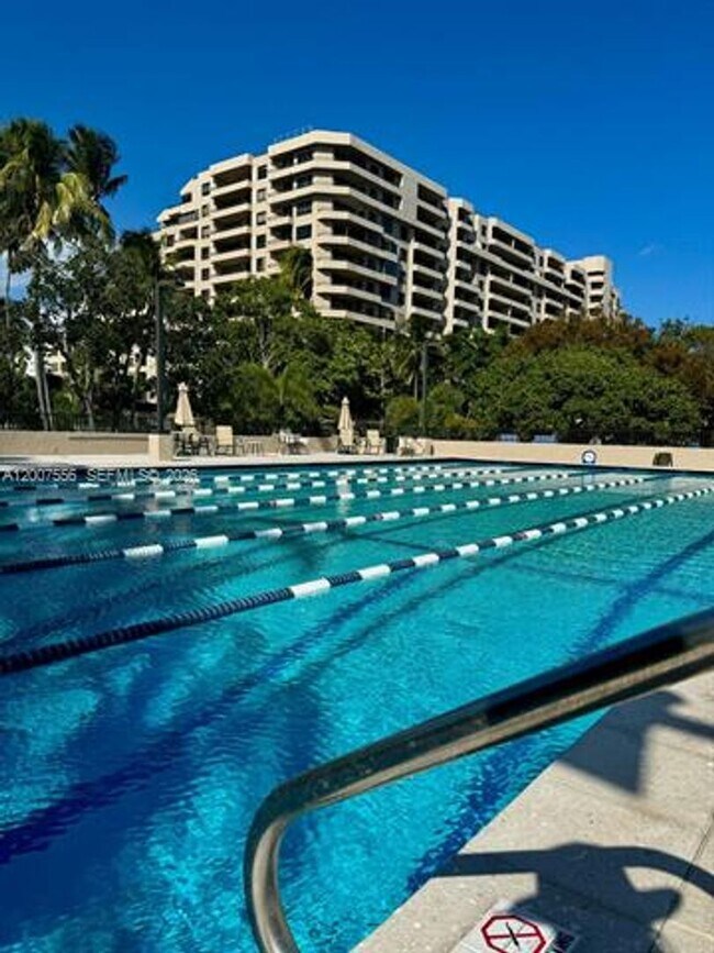 Building Photo - 101 Crandon Blvd