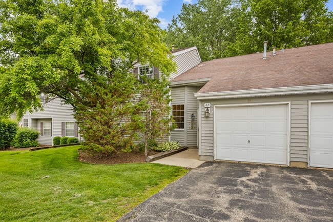 Primary Photo - 27 N Victoria Ln