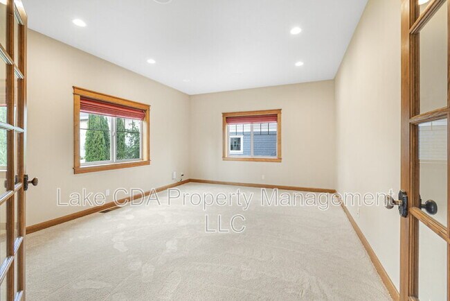 Building Photo - 3270 N Waterwood Ln