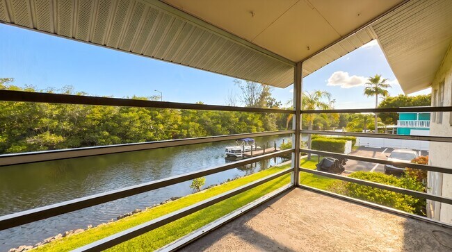 Building Photo - 1845 Robalo Dr