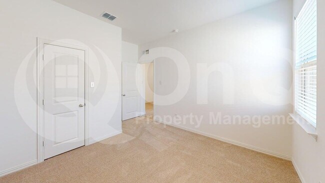 Building Photo - 4849 Sagerun Dr