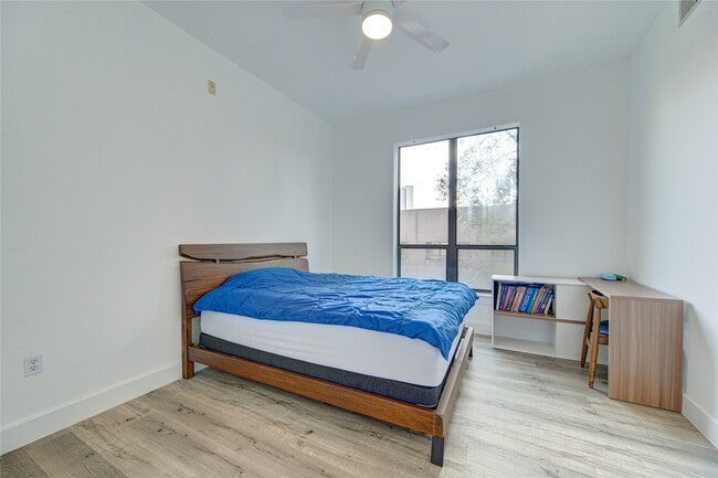 Building Photo - 1901 Post Oak Blvd