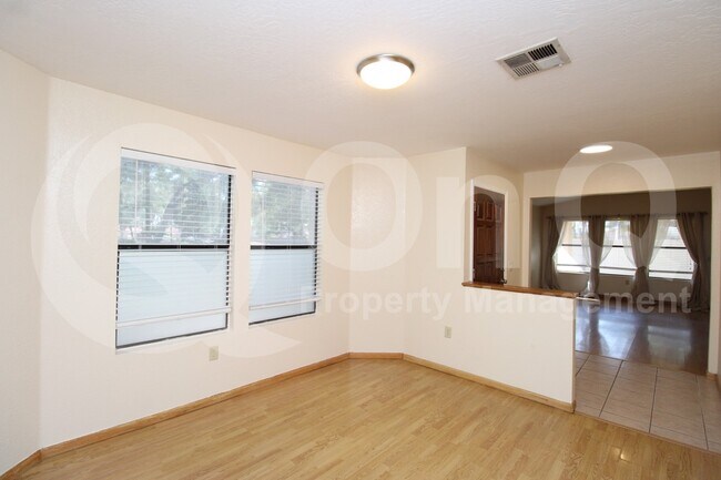 Building Photo - 602 N Cobblestone St