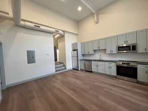 Building Photo - 160 Seabury St