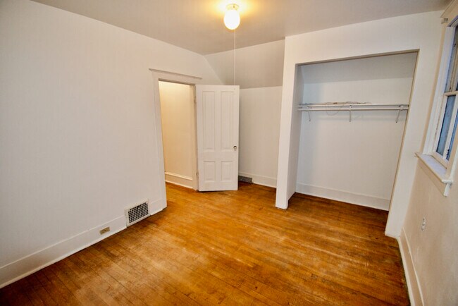 Building Photo - 821 8th St N