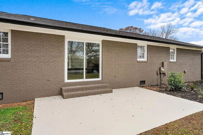 Building Photo - 300 Woodlake Rd