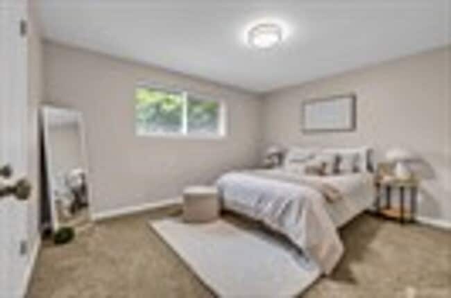 Building Photo - Move-In Ready 5-Bed on a Quiet Kingsgate Cul-de-Sac