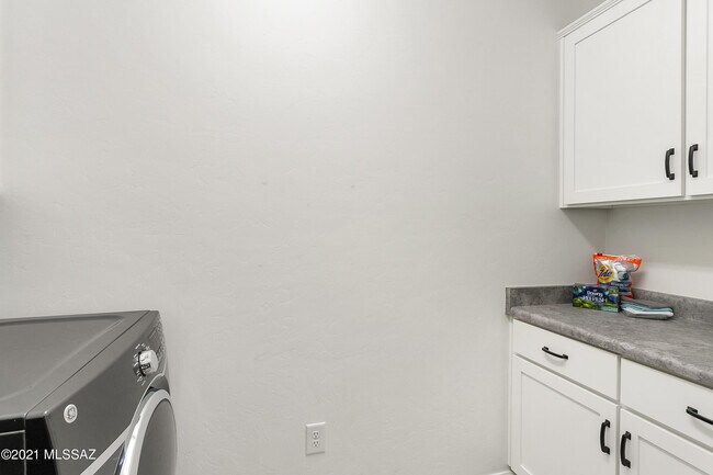 Building Photo - 39589 S Summerwood Dr