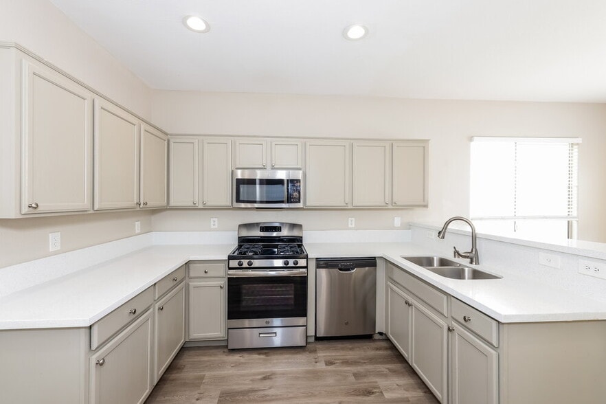Building Photo - 892 Shining Rose Pl