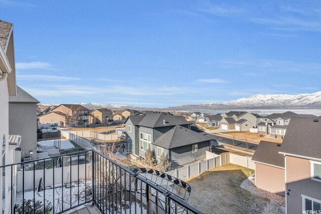 Building Photo - AMAZING 2 STORY HOME w/ 4 CAR GARAGE!
