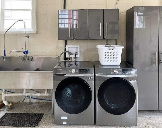 Building Photo - 916 Howard St