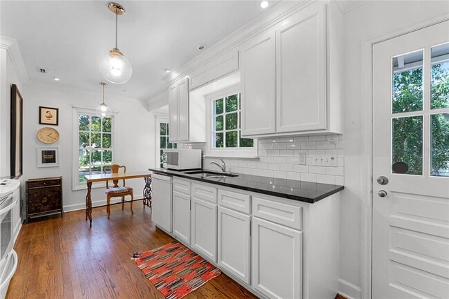 Building Photo - 220 Overlook Rd