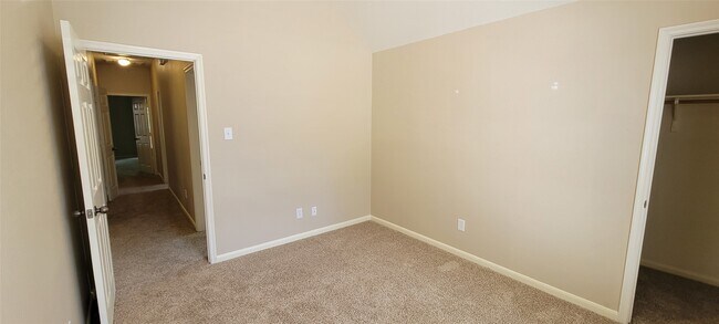 Building Photo - 98 S Regan Mead Cir