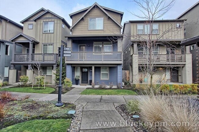 Primary Photo - 45 Degree Central 4 bedrooms, 2.5 baths Wa...