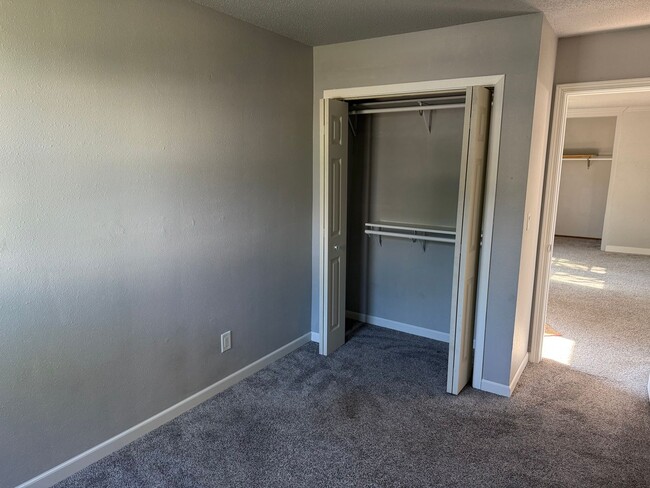 Building Photo - Charming 2 Bed, 1 Bath Home – Month-to-Mon...