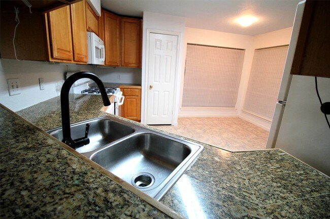 Building Photo - 15614 Barbarossa Dr