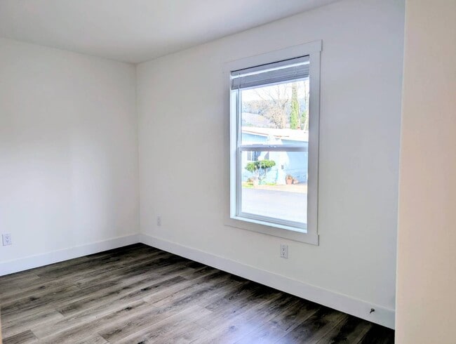 Building Photo - 400 Sulphur Bank Dr