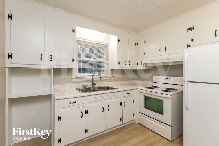 Building Photo - 2754 Mary Ave