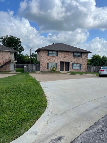 Primary Photo - 1205 Vinyard Ct