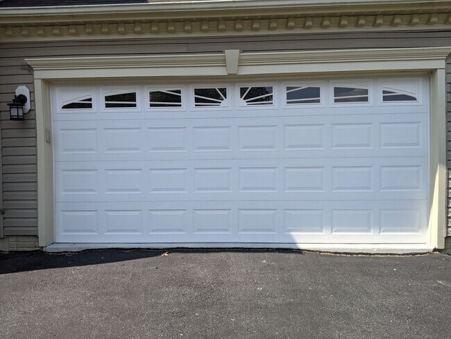 Building Photo - 403 McClellan Dr
