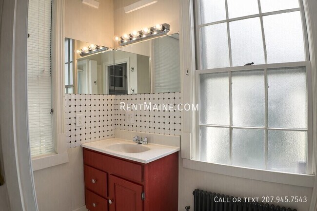 Building Photo - 97 Broadway