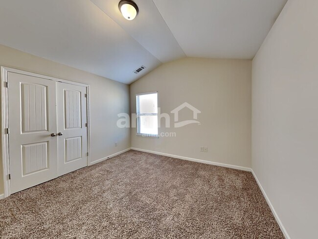 Building Photo - 812 Whitfield Oak Rd