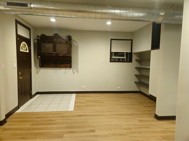 Building Photo - 1819 W Evergreen Ave