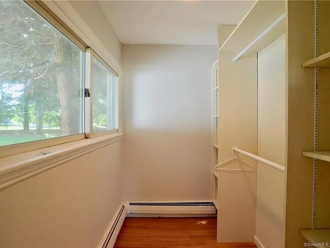 Building Photo - 187 Elmwood Dr