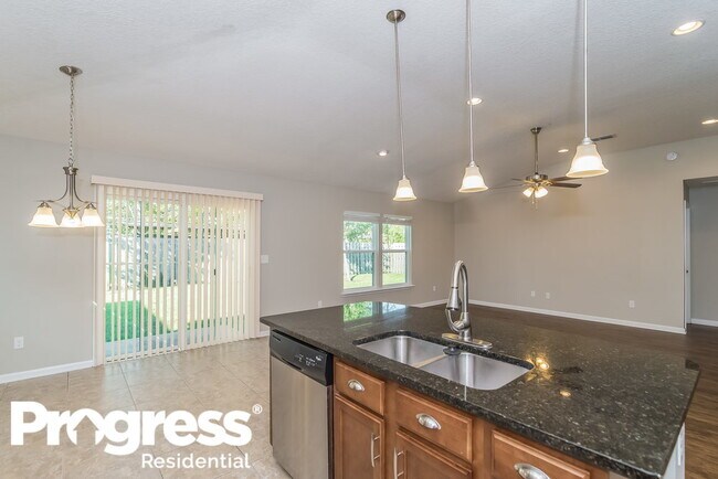 Building Photo - 15846 Canoe Creek Dr