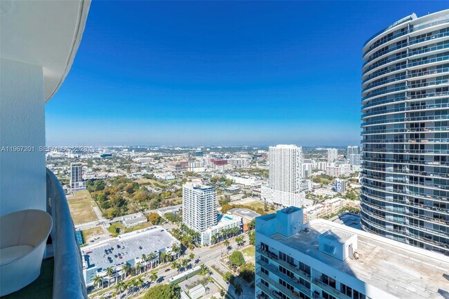 Building Photo - 1750 N Bayshore Dr