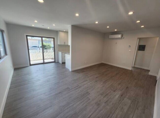 Building Photo - 10845 White St