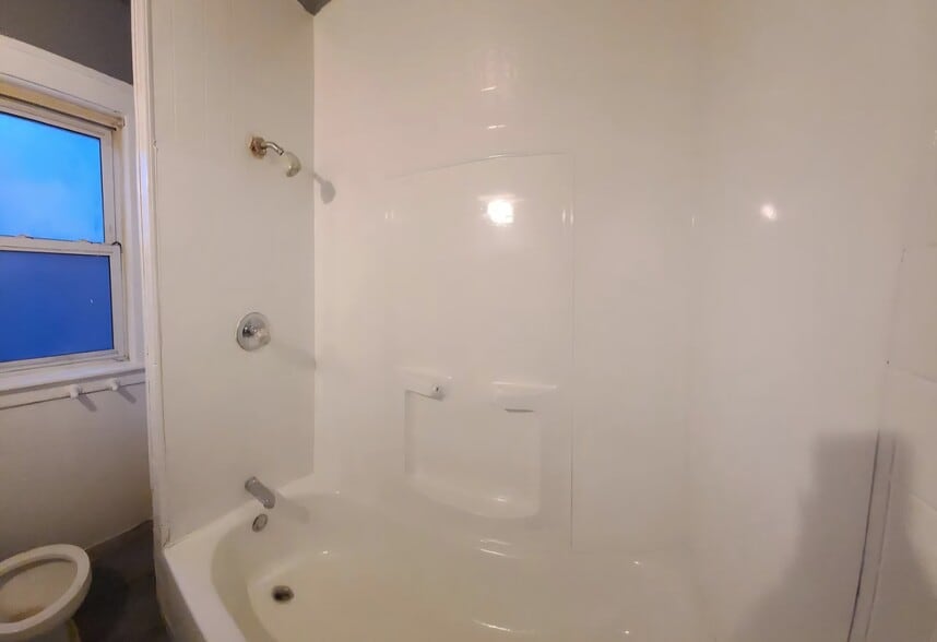 Building Photo - 2310 Pasadena St