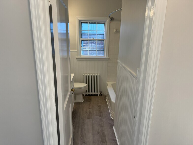 Bathroom - 302 Robertson Ave