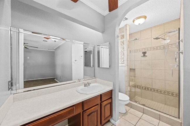 Building Photo - 16910 Glen Eagle Dr N