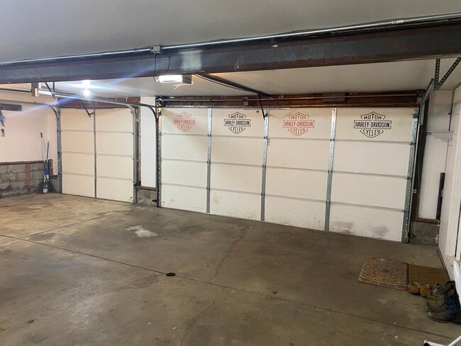 Building Photo - 2617 Maple Ave NE