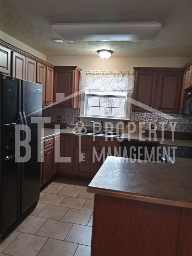 Building Photo - *MOVE IN SPECIAL* Beautiful 3 Bedroom Condo with a Lake View!