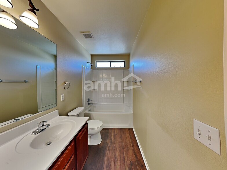 Building Photo - 6424 W Branham Ln